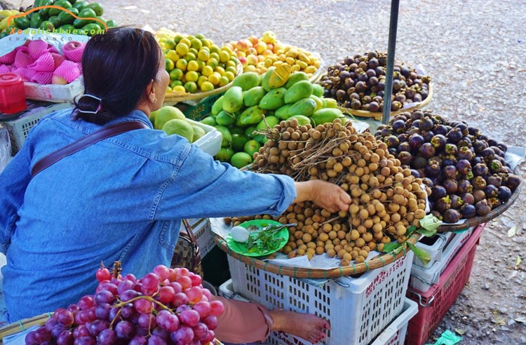 chợ đông ba huế bán gì