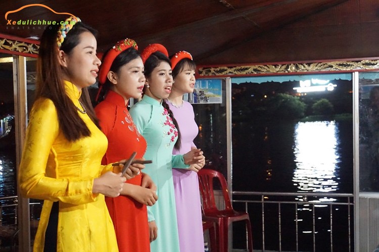 ca huế trên sông hương