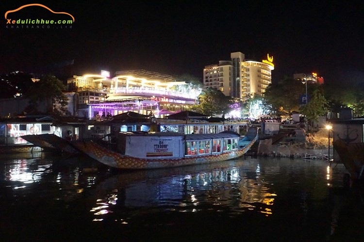 du lịch thuyền rồng huê1