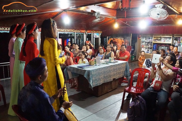 nghe ca huế trên sông hương